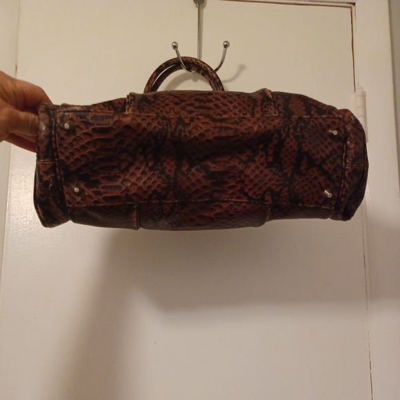 Hot in Hollywood Python Snakeskin Print Satchel Purse - Picture 8 of 11